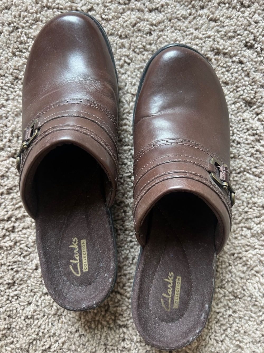 Clarks women’s size 9 Brown Leather Clogs with Buckle Detail